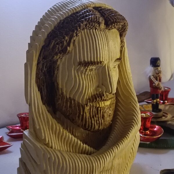 Mérete, 27 X 23 X 15 cm. 3 mm rétegelt lemezből, 65 rétegből álló lézervágott termék.